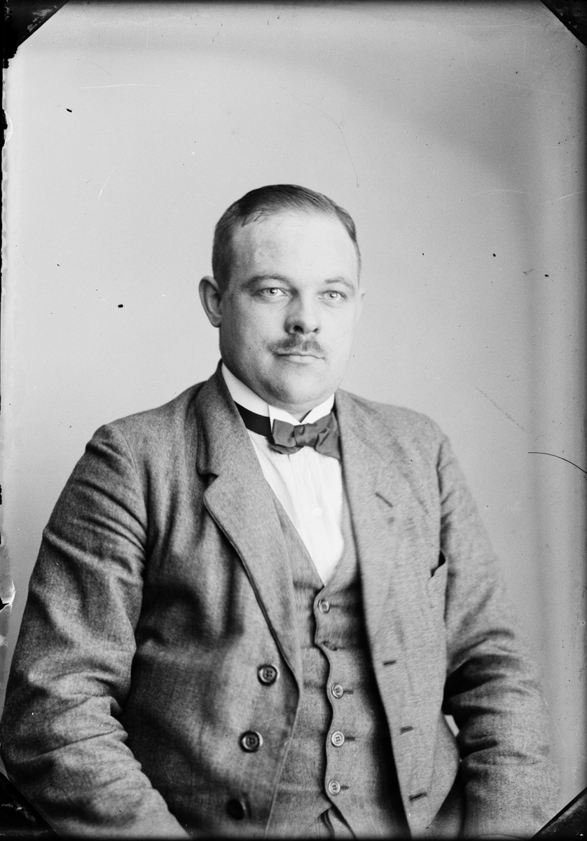 Skötsner-Edhlund, Ateljé Portrait - Man, Östhammar, Uppland