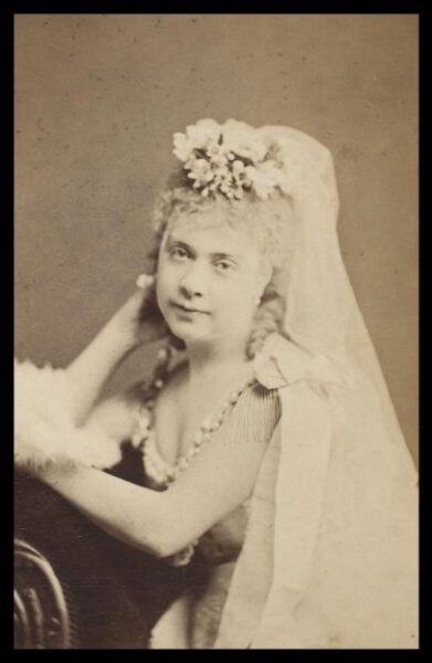London Stereoscopic and Photographic Company, Guy Little Theatrical Photograph