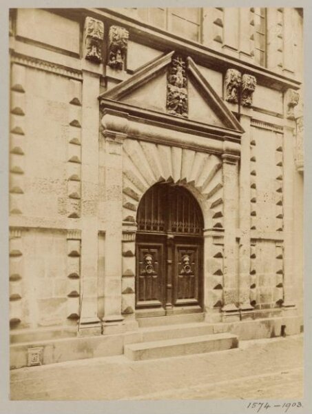 Atget, Jean-Eugène-Auguste, Doorway of town hall, La Rochelle, France