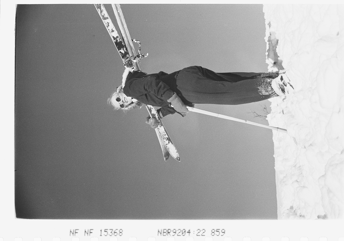 Anders Beer Wilse, Prot: Skidame. Ski på nakken