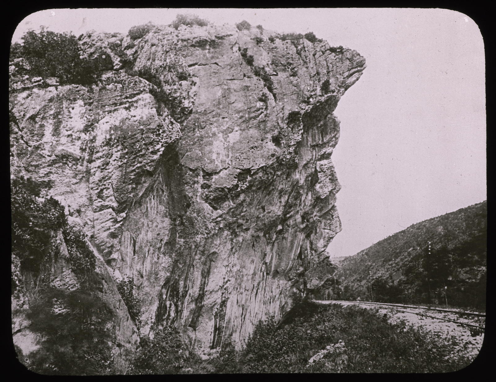 Desconegut, Abri sous roche de Bruniquel. vue B. Larn et Garonne Les Fils d'Émile Deyrolle
