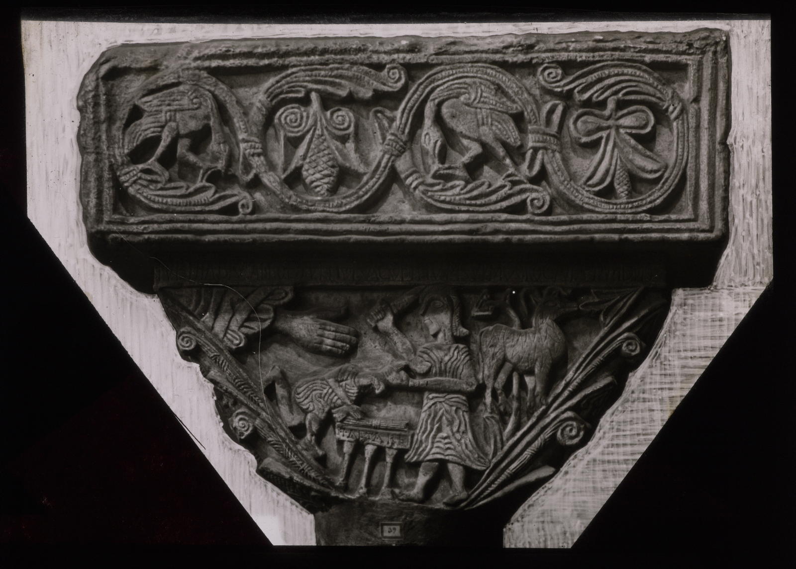 Desconegut, Capitel of San Pedro de la Nave representing the sacrifice of Isaac Espasa Calpe