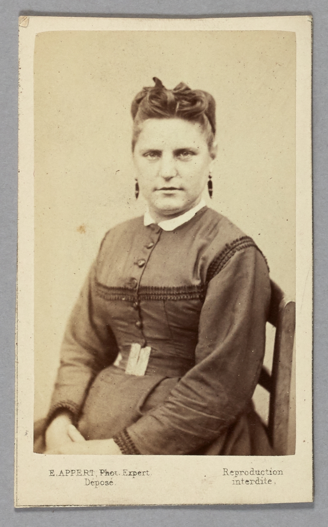 Ernest Charles Appert, Portrait de Félix Célestine, pris à la prison des Chantiers à Versailles. Commune de Paris, 1871.