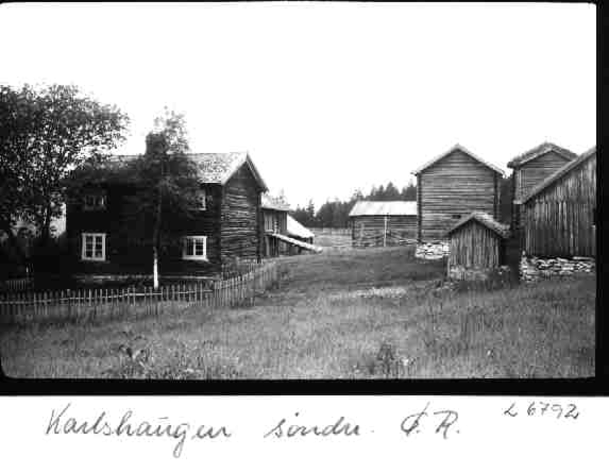 Per K. Lien, Karlshaugen søndre, Øvre Rendal, tømmerbygninger, gårdstun
