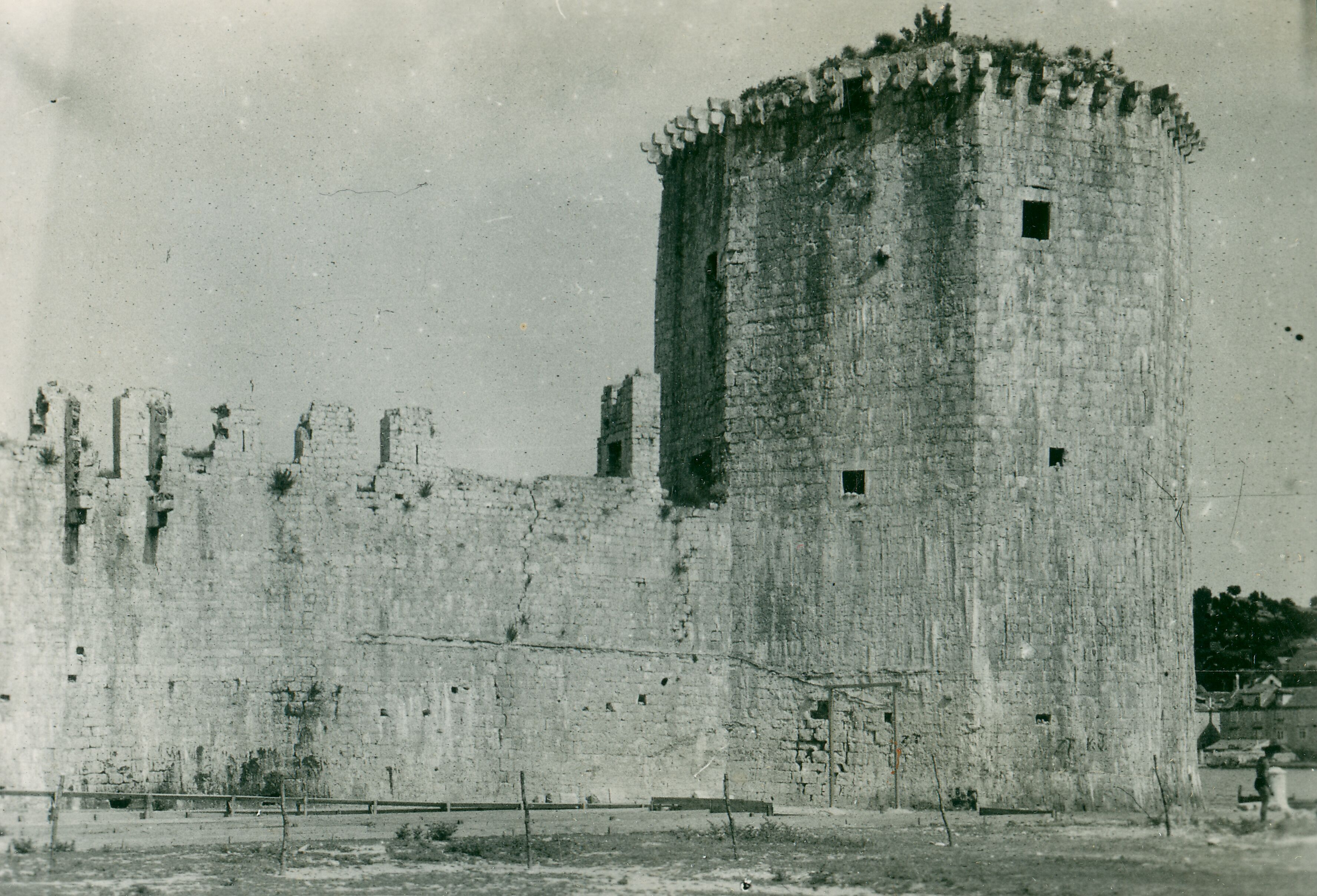 Većeslav Henneberg, Trogir - Utvrda Kamerlengo