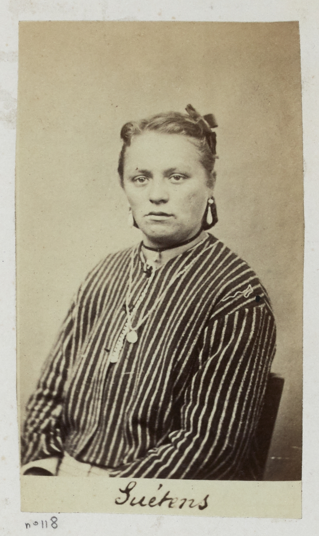 Ernest Charles Appert, Portrait de Léontine Eugénie Suétens, vivandière au 135ème bataillon, pris à la prison de Satory à Versailles. Membre de la Commune de Paris en 1871.