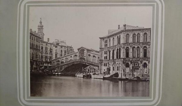 Unknown, Grand Canal, with the Ponte di Rialto and the Palazzo dei Camerlenghi on the right-hand side, Venice, Italy