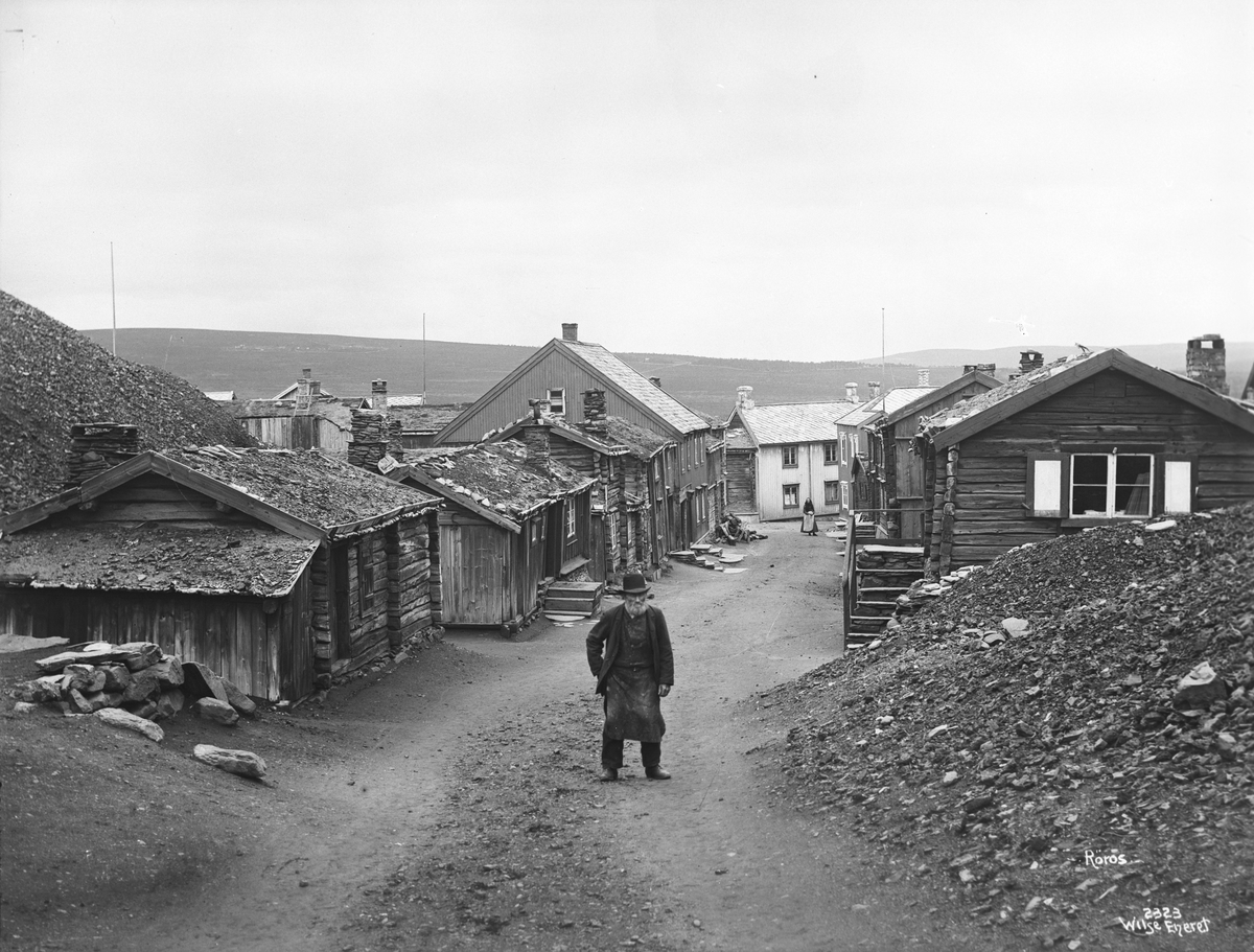 Anders Beer Wilse, Prot: Røros - Gateparti ved Hytten 7. Aug. 1903