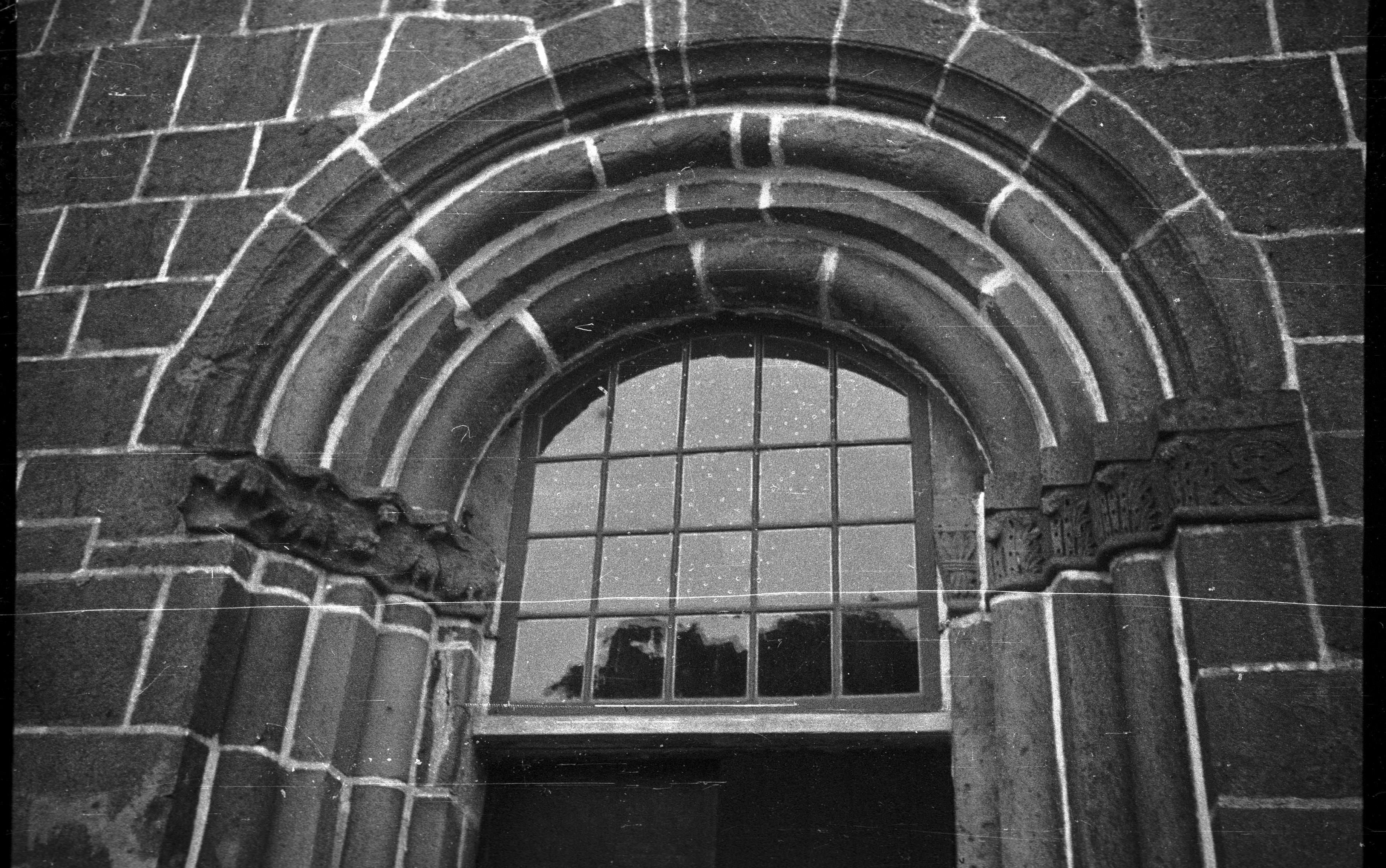 Berit Wallenberg, Vä kyrka (Sankta Maria kyrka)