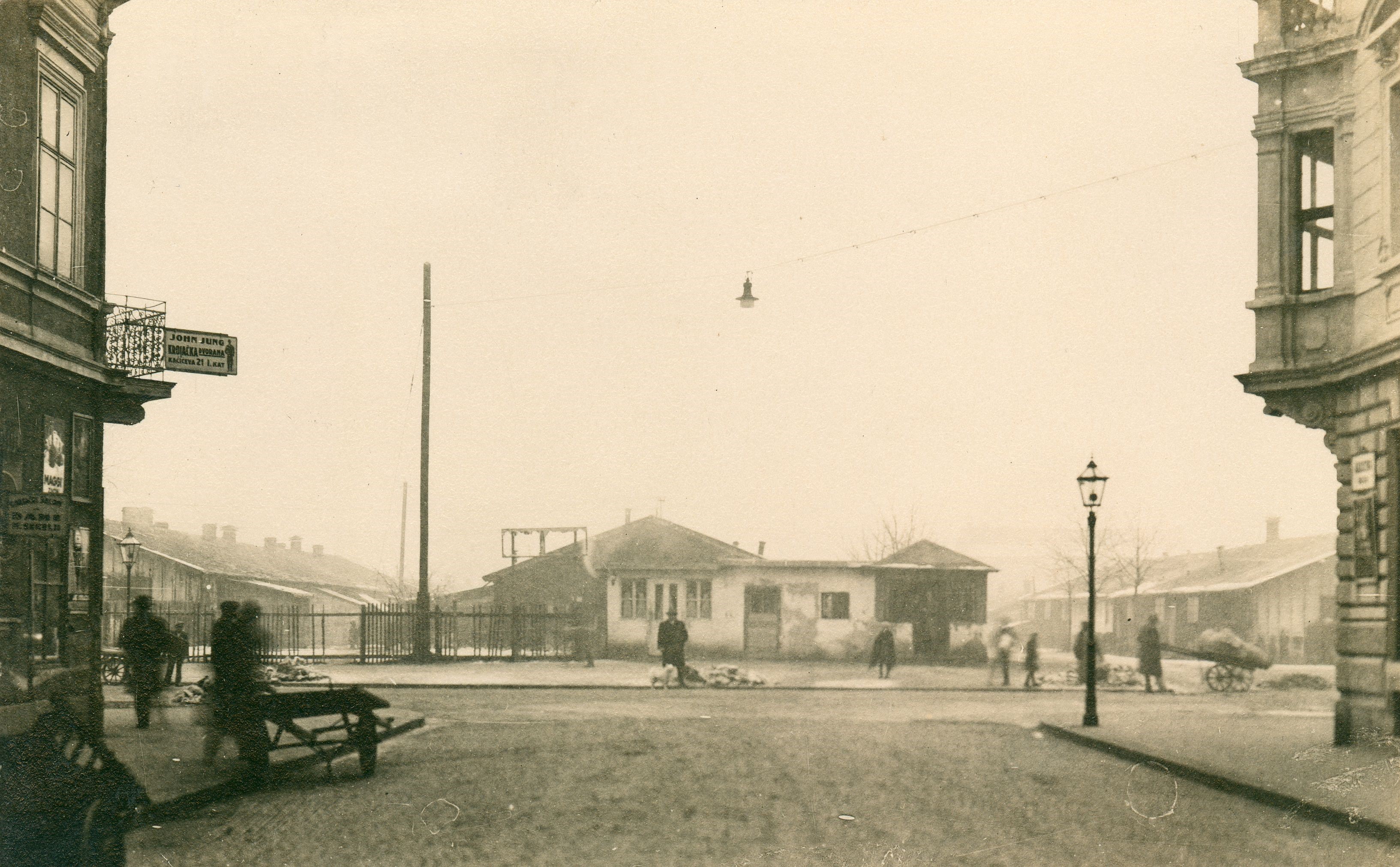 Vladimir Horvat, Zagreb (Klaićeva ulica) - Ciglana, barake na mjestu gdje je poslije izgrađen Tehnički fakultet (pogled iz Kačićeve ulice)