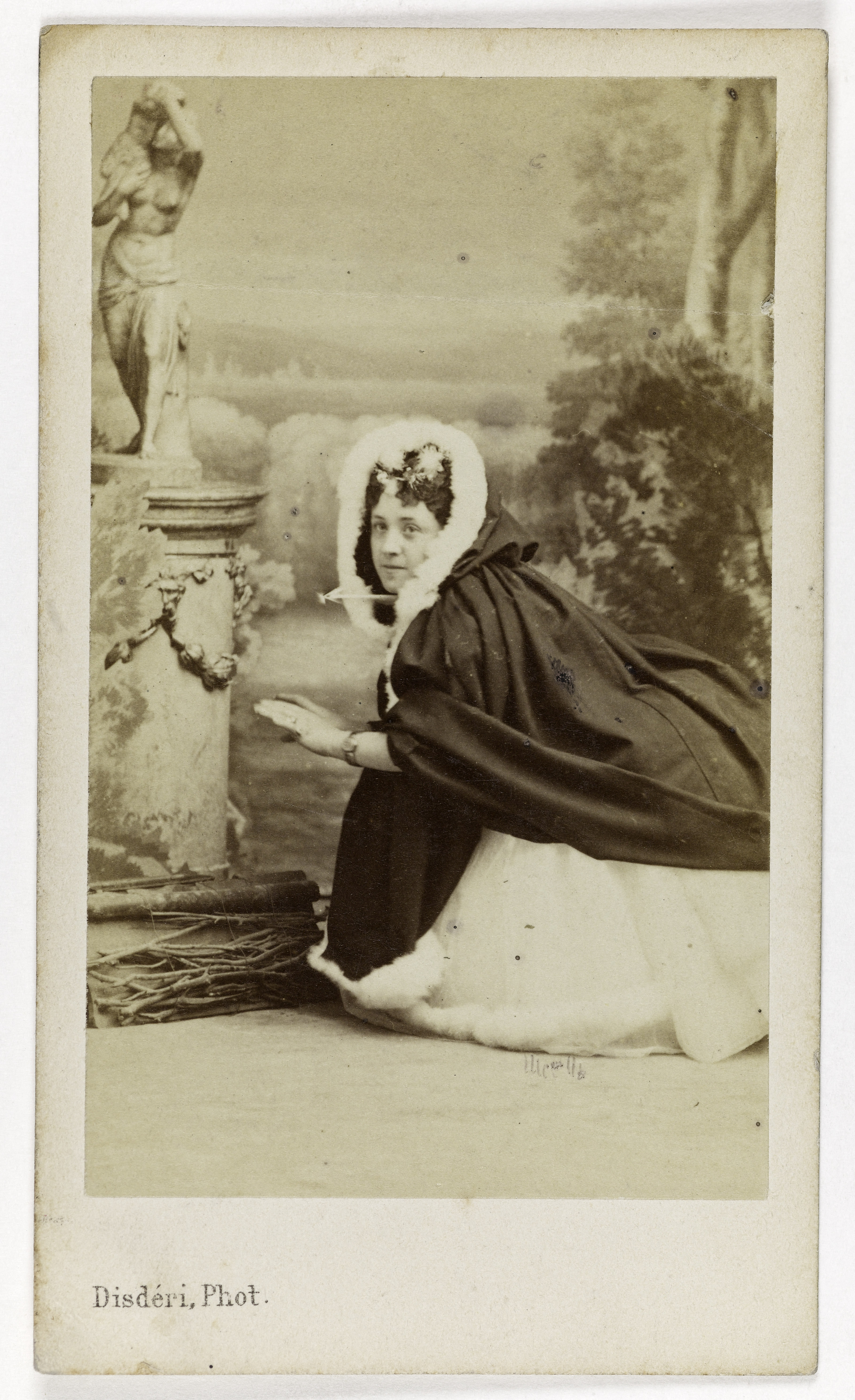 André-Adolphe-Eugène Disdéri, Portrait de Pauline Mercier, danseuse à l'Opéra vers 1852-1861.