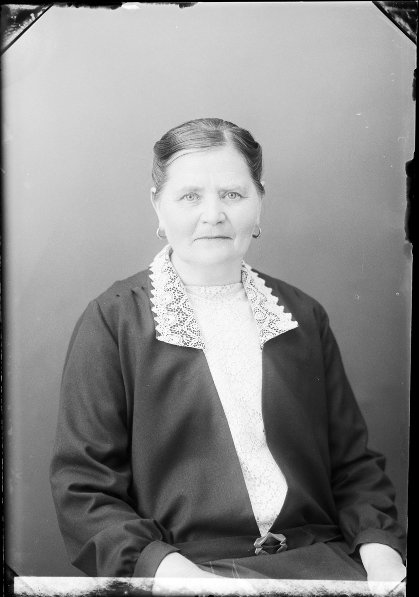 Skötsner-Edhlund, Mrs Mats Jansson of Barkö, Börstil parish, Uppland 1930