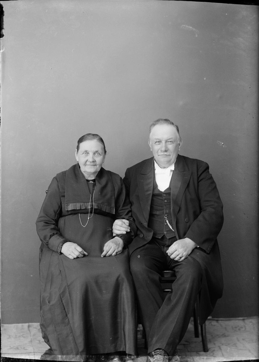 Skötsner-Edhlund, Trader A G Borg with Wife, from Sanda, Harg parish, Uppland