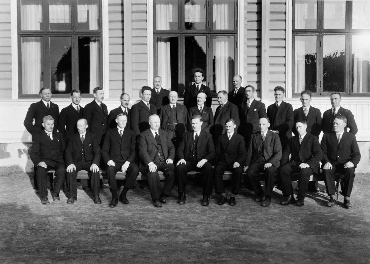 Anno Domkirkeodden, GR: 24 MENN, LØTEN HERREDSTYRE UTENFOR TINGBERGLØTEN, Se Lautin for 1987 side 26. Dubb: 415-2359.