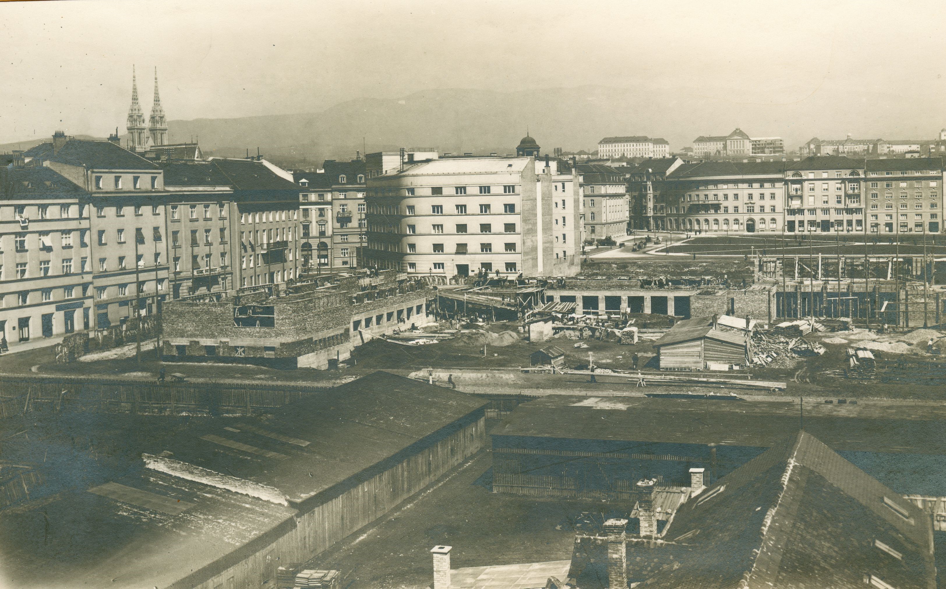 Vladimir Horvat, Zagreb - Trg žrtava fašizma, u izgradnji gimnazija u Križanićevoj ulici