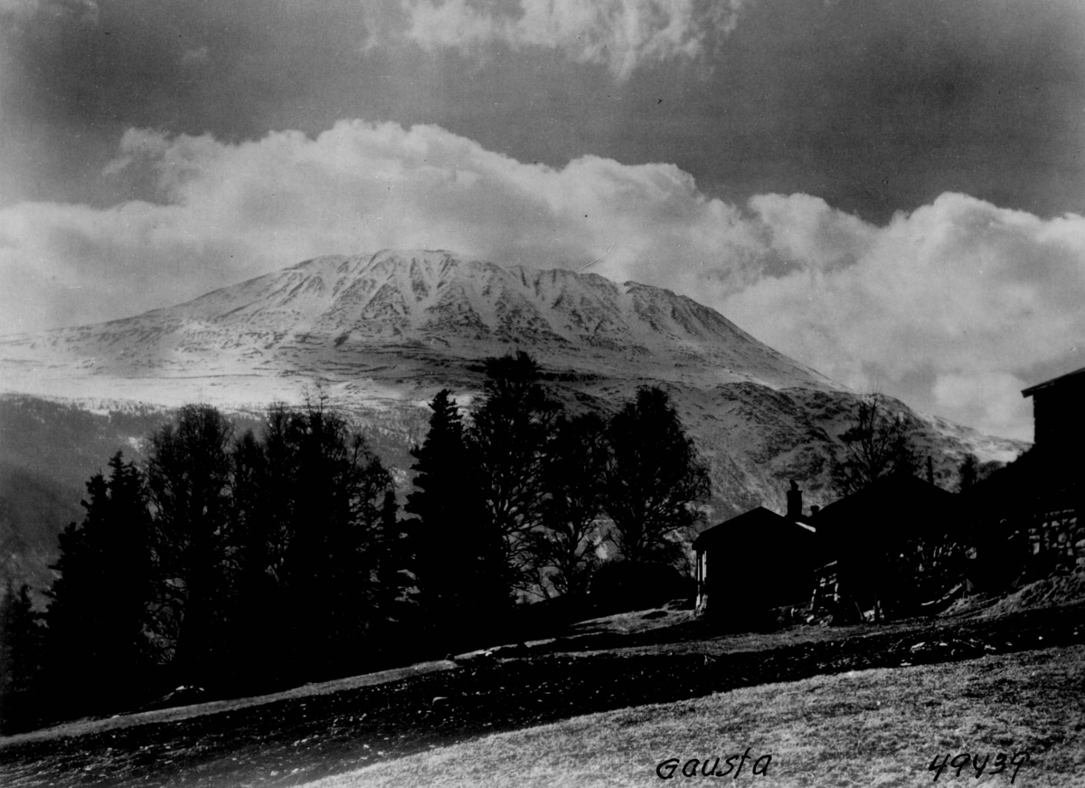 Anders Beer Wilse, Gaustatoppen i Vestfjorddalen.