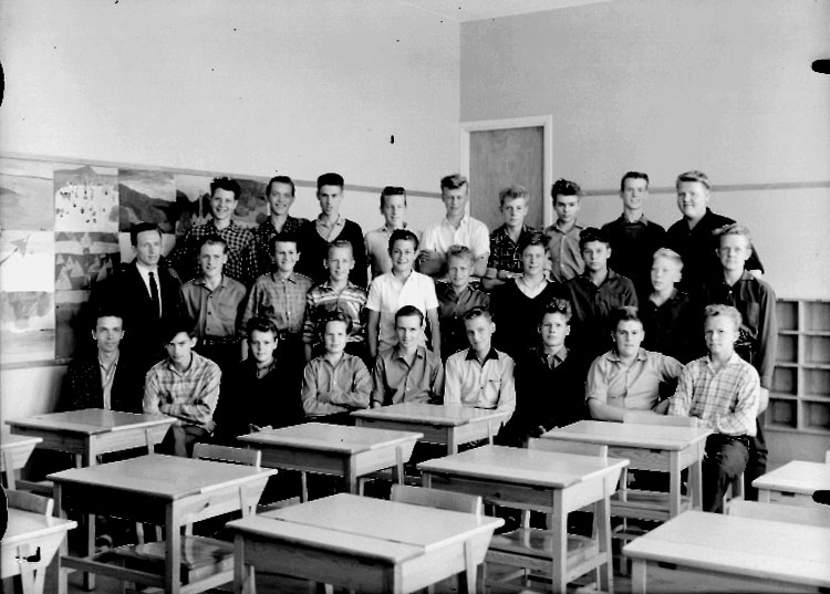 Sven Lindskog, Classroom interior, 27 boys with teachers.