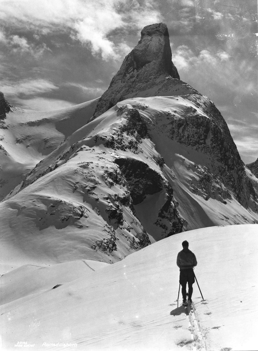 Anders Beer Wilse, Prot: Romsdalen Vinter - Romsdalshorn fra Kammen