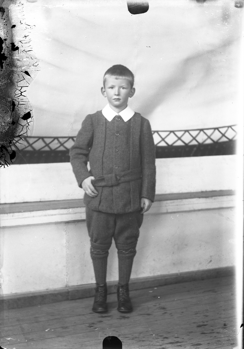 Oscar Holte, Portrett av gutt