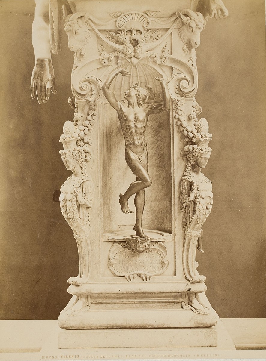 Fratelli Alinari, Merkur, Detail aus dem Sockel des Perseus von Benvenuto Cellini, Loggia dei Lanzi, Florenz