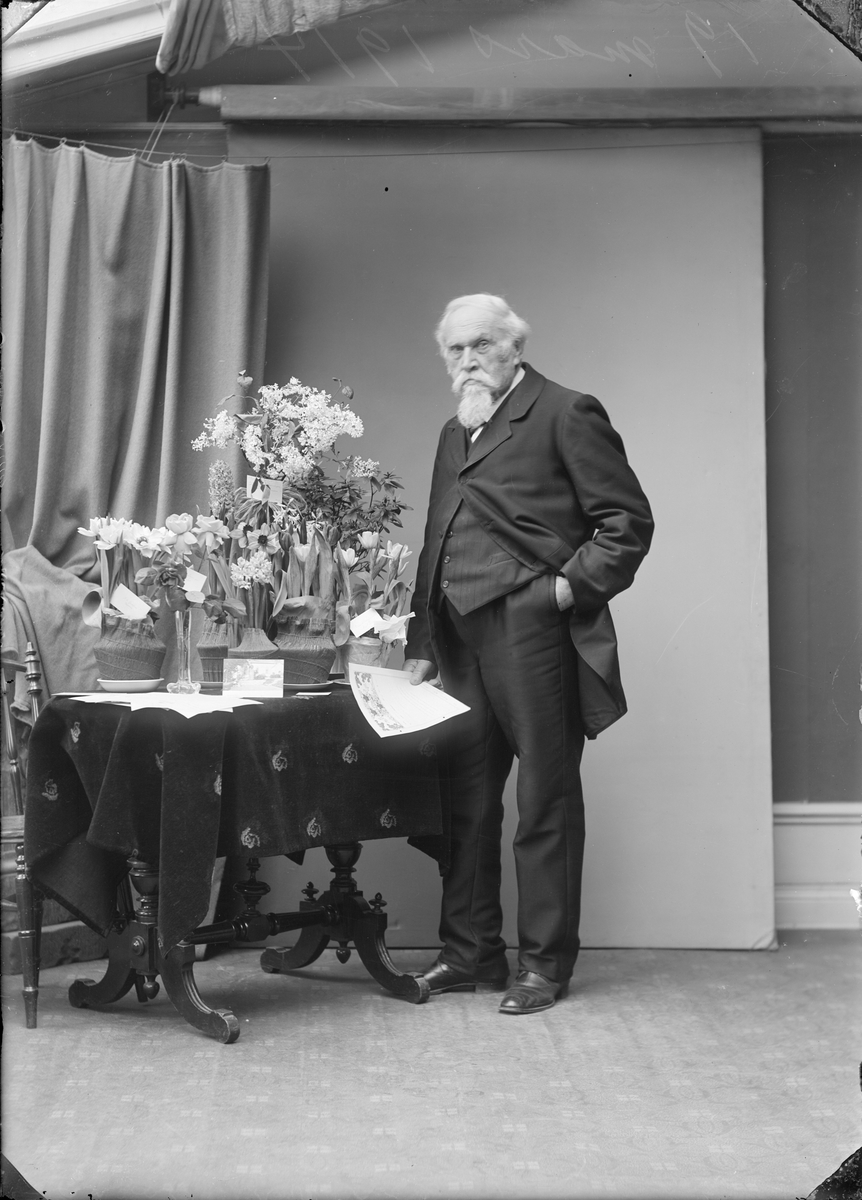 Henri Osti's Fotografiateliér, Ateljéporträtt - fotografen Henri Osti, Uppsala