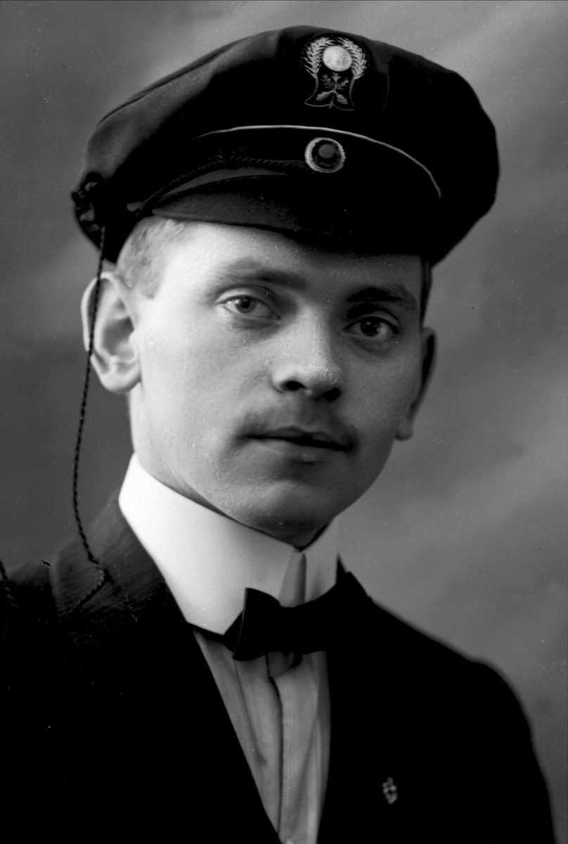 Gustav Borgen, Portrett, mann med studentlue, Aas. H C Benterud.