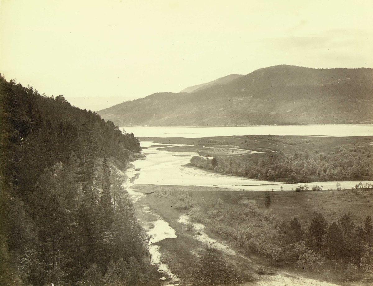 Henry Rosling, Landskap, Heddal, Notodden, Telemark. Fra serie norske landskapsfotografier tatt av den engelske fotografen Henry Rosling (1828-1911).