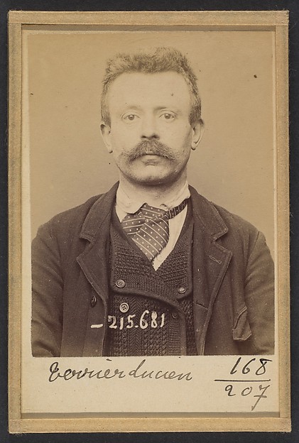 Alphonse Bertillon, Terrier. Julien, François. 45 ans, né à Saint-Laurent (Mayenne). Menuisier. Anarchiste. 14/3/94.