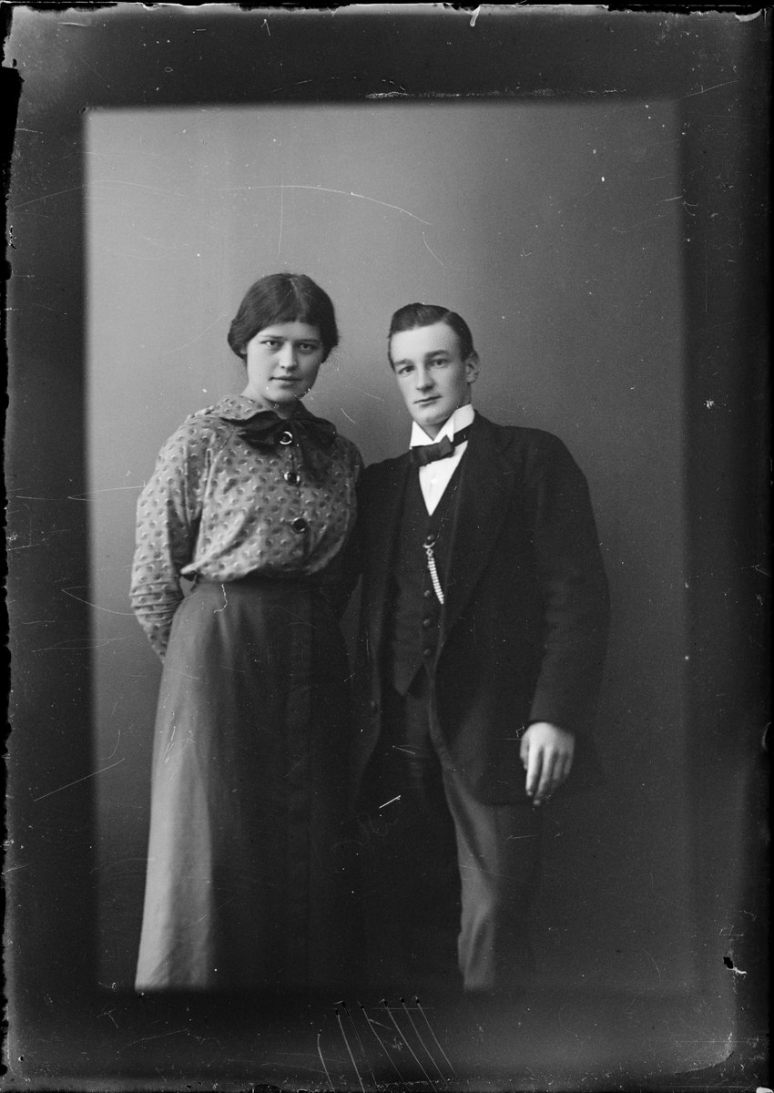 Skötsner-Edhlund, Ateljéporträtt - man och kvinna, Östhammar, Uppland