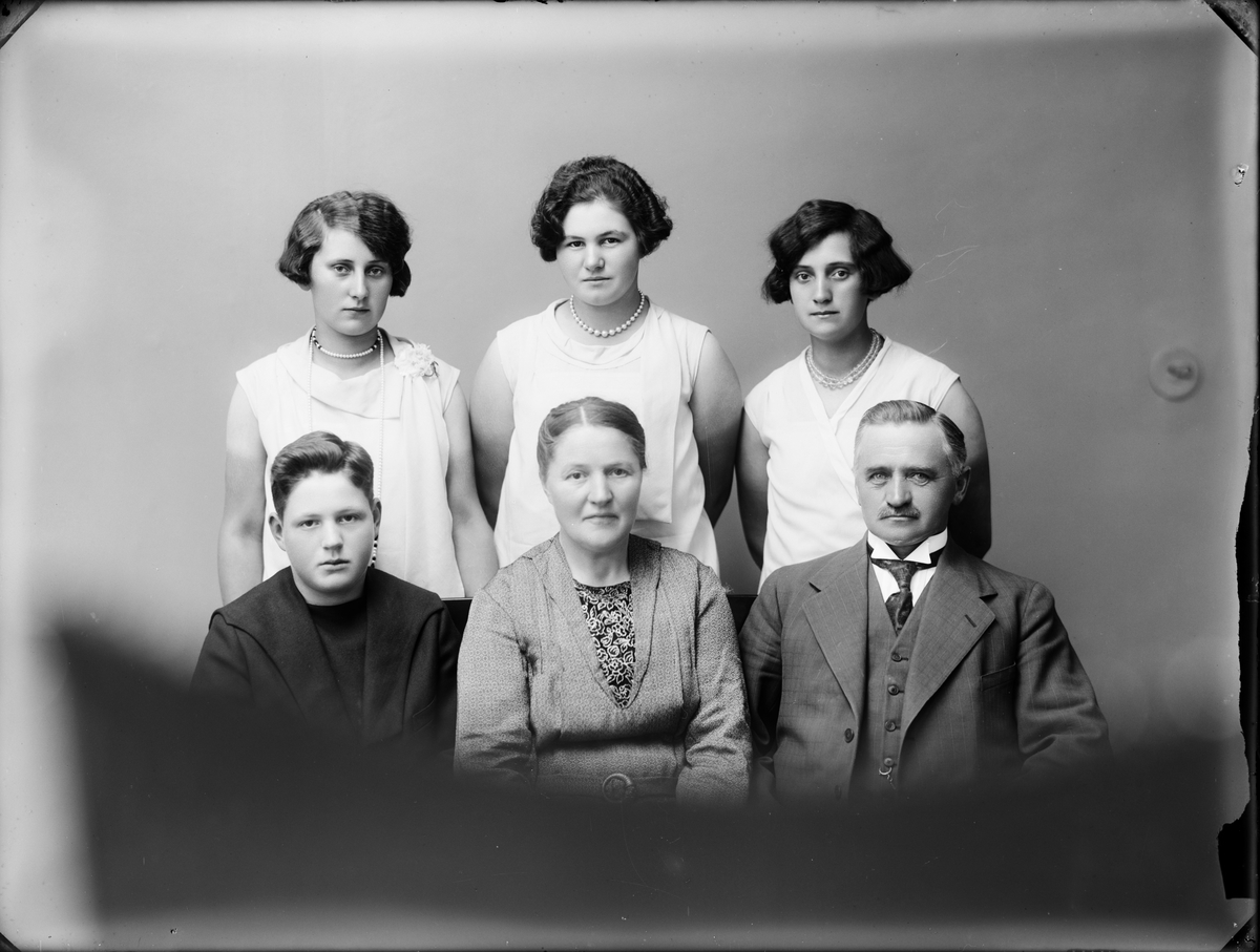Skötsner-Edhlund, Ateljé Portrait - Eriksson, Östhammar, Uppland