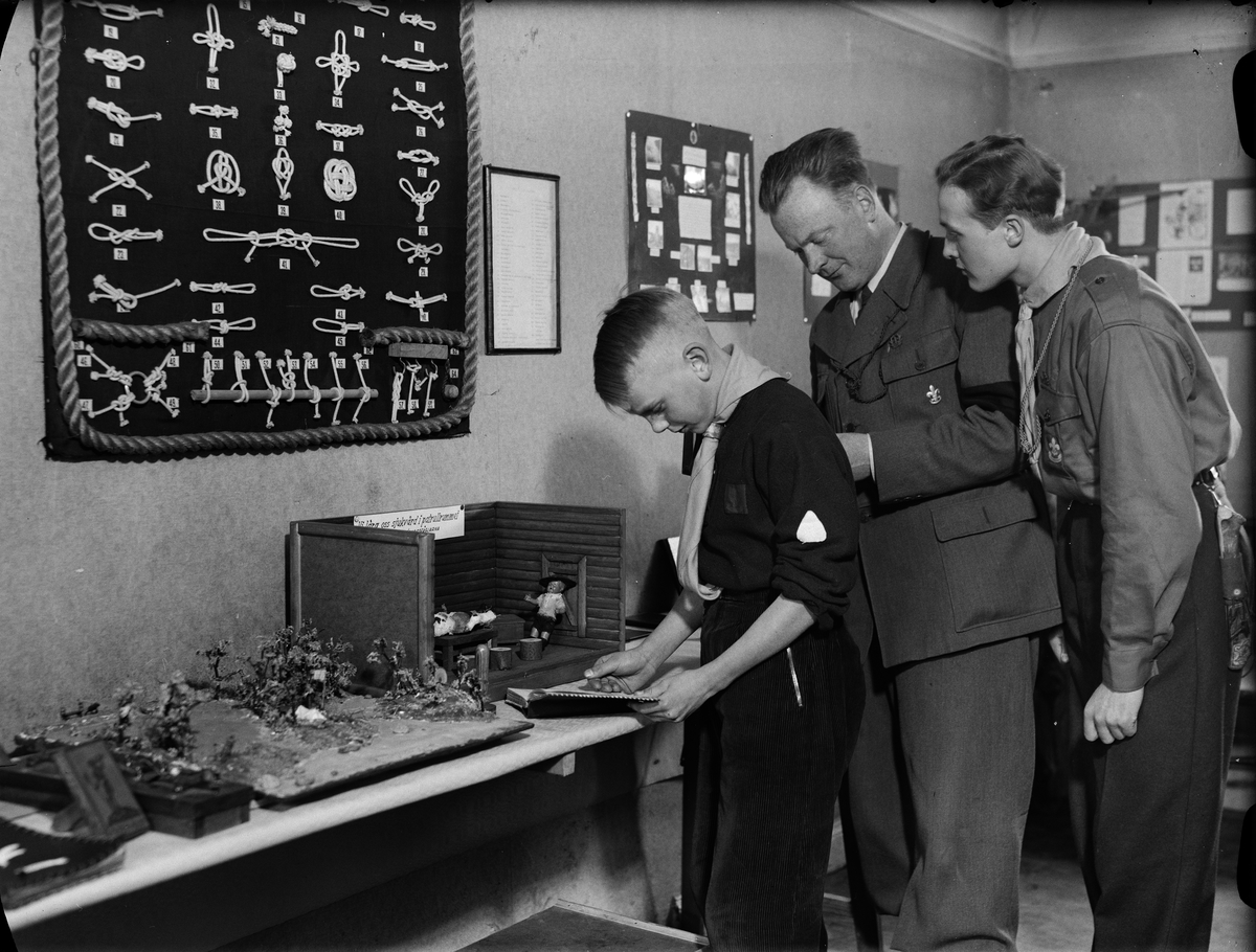 Paul Sandberg, “The Wasak Years in Upsala have commemorated” - Kurt Enström, Harry Andersson and Gösta Wennmark in the Jubilee Exhibition, KFUM-borgen, Västra Strand", Uppsala March 1942