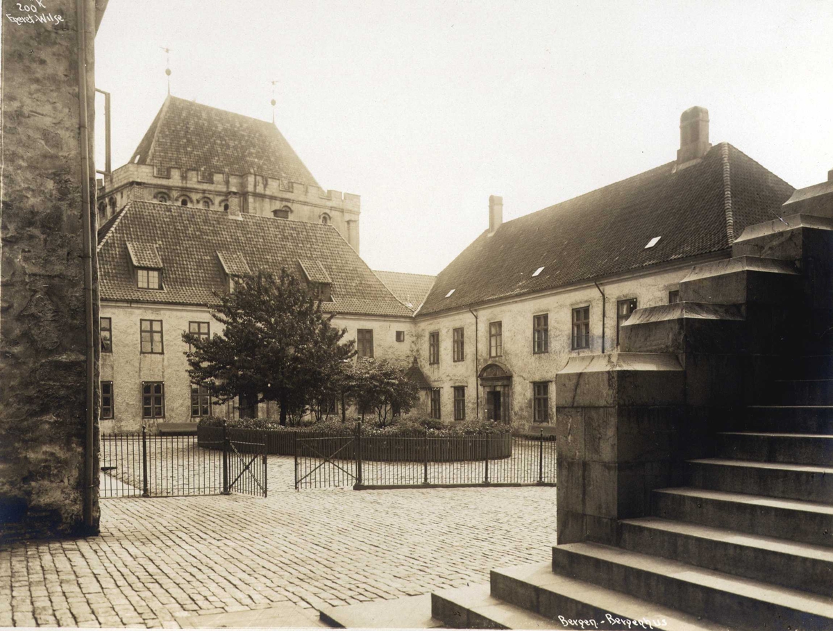 Anders Beer Wilse, Bergen Kommandantbolig, Bergen, Hordaland. Fotografert 1912.