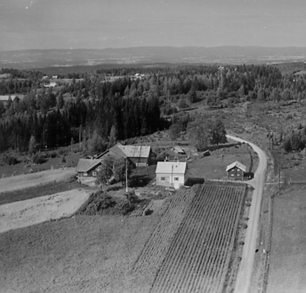 Widerøes Flyveselskap A/S, FLYFOTO HVAL ØVRE NORDRE, VALLSET