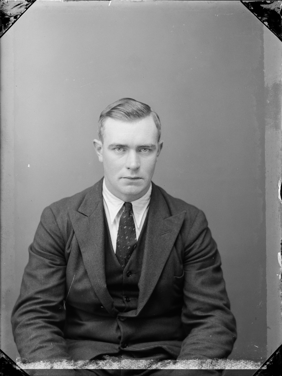 Skötsner-Edhlund, Ateljéporträtt - Walfrid Andersson från Johannisfors, Uppland