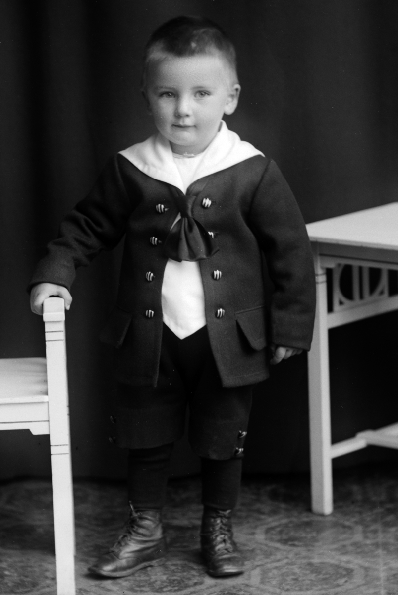 Christian Grundseth, KNUDSEN SØREN, LITEN GUTT, HELFIG. , 18822
