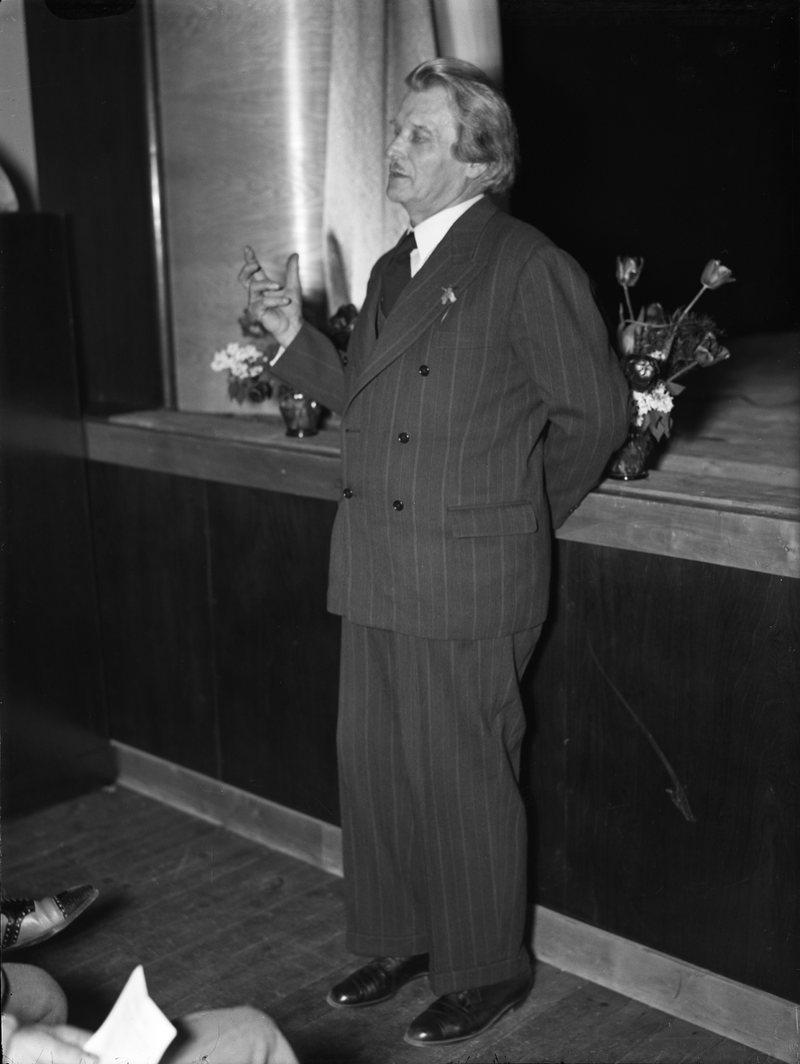Paul Sandberg, Skulptören Carl Eldh, sannolikt Uppsala, 1941