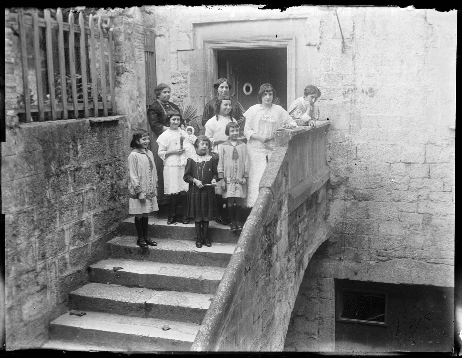 Desconegut, [Retrat a les escales de la Pabordia]