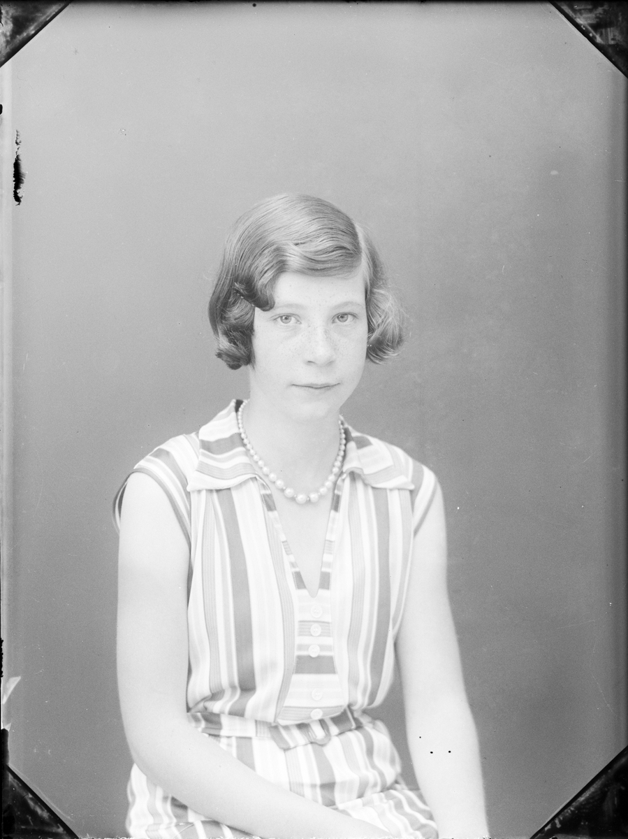 Skötsner-Edhlund, Ateljé Portrait - Girl, Östhammar, Uppland