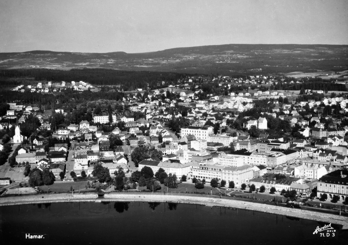 Anno Domkirkeodden, FLYFOTO, OVERSIKT STRANDGATEPARKEN, FESTIVITETEN, HAMAR DOMKIRKE