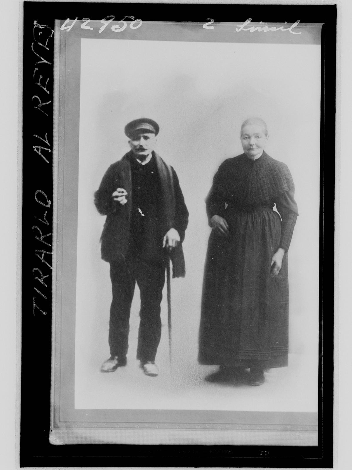 Desconegut, [Retrat d'estudi]