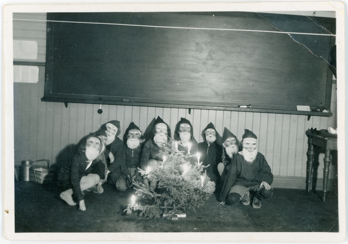 Okänd,, School pupils dressed for Santa Claus, Skogs-Tibble, Uppland 1939
