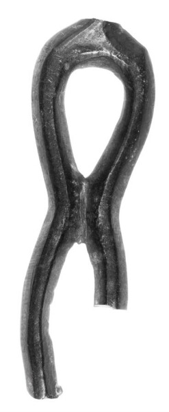Unknown, Figure-of-Eight shaped object: clasp?