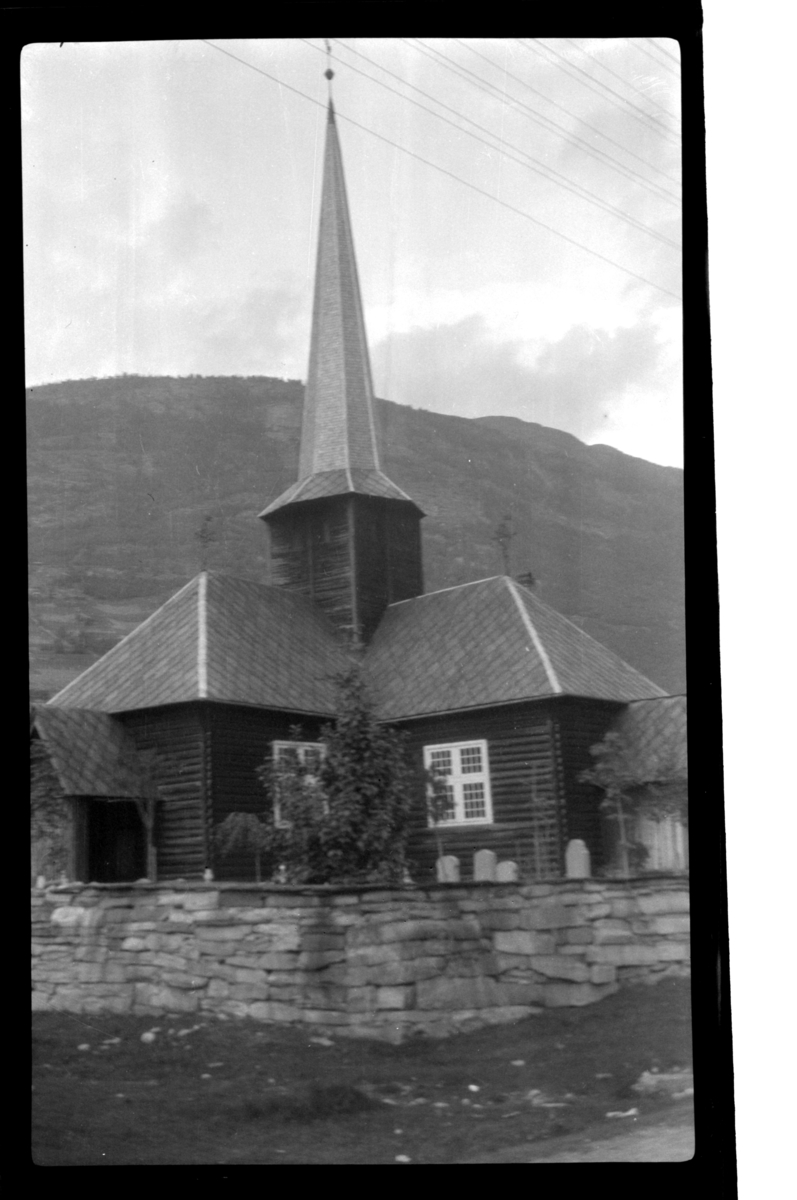 Rolf Sr. Sundt, Kvam kirke i Nord-Fron. Fotografert 1925.