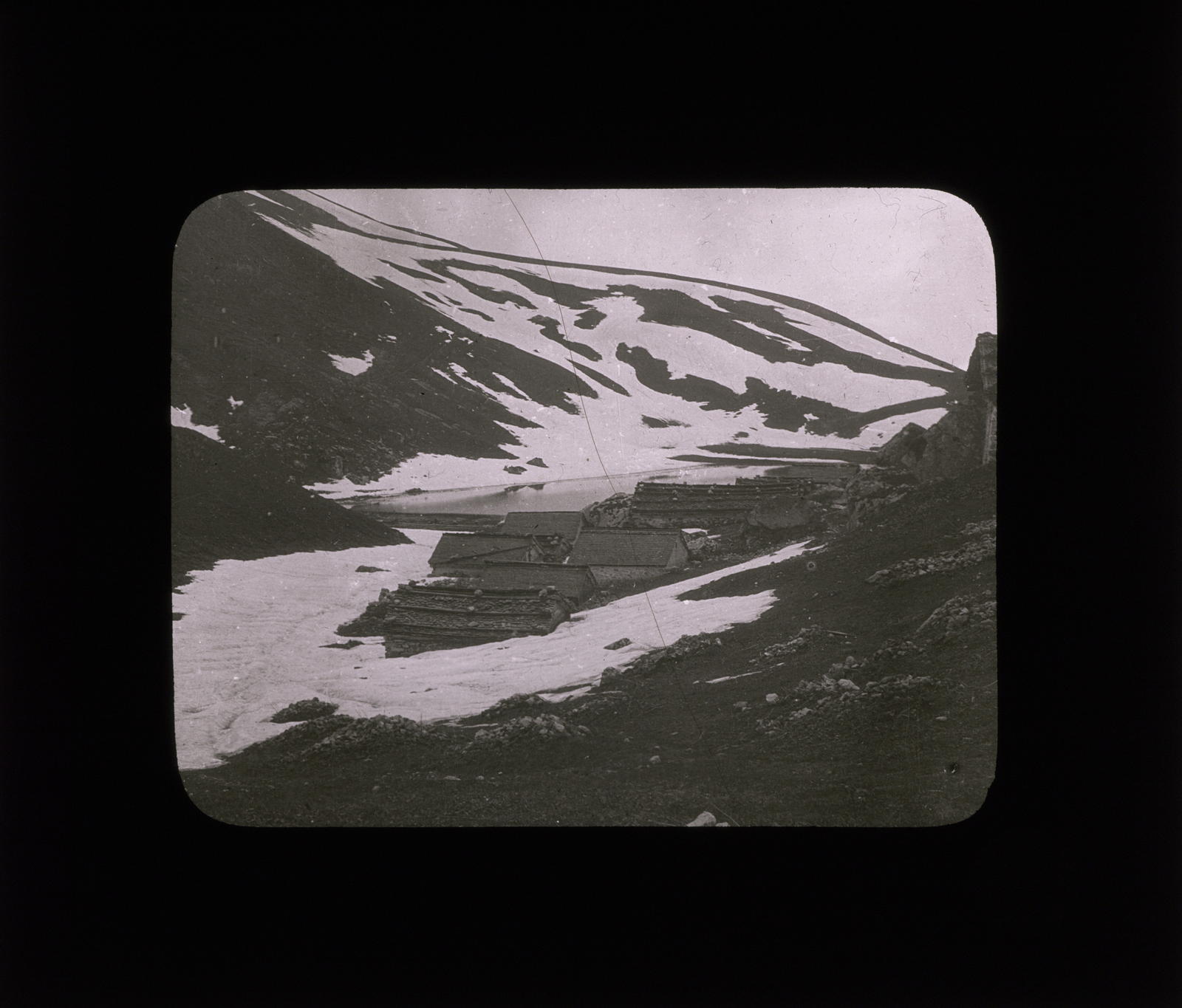 Desconegut, [Mountain village]