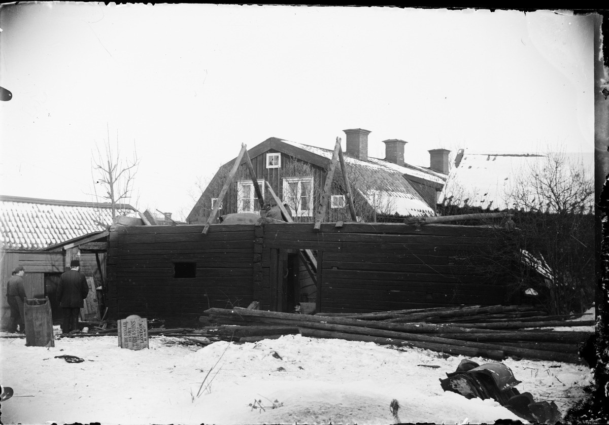 Skötsner-Edhlund, Rivning av Skötsner-Edhlunds bostad och ateljé, kvarteret Guldskäret vid Stora Torget, Östhammar, Uppland