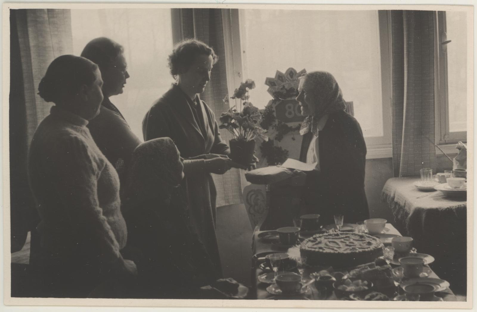 Tuui (kujutatu) Koort, Amalie Loeve 80.a. juubeli tähistamine TKM-is 12.04.1958.a.