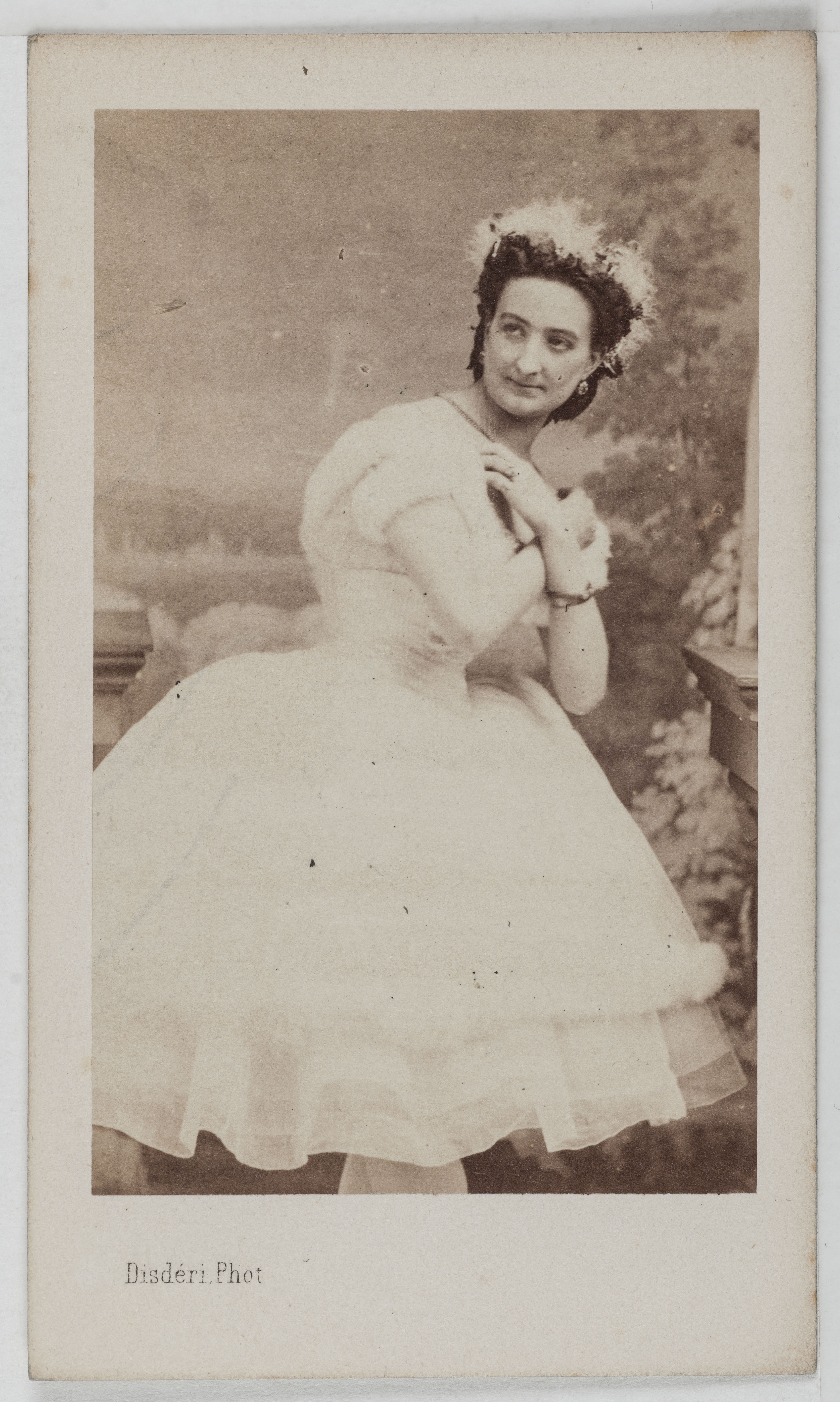 André-Adolphe-Eugène Disdéri, Portrait de Parent, danseuse au Théâtre des Bouffes Parisiens et au Théâtre de la Porte Saint Martin.