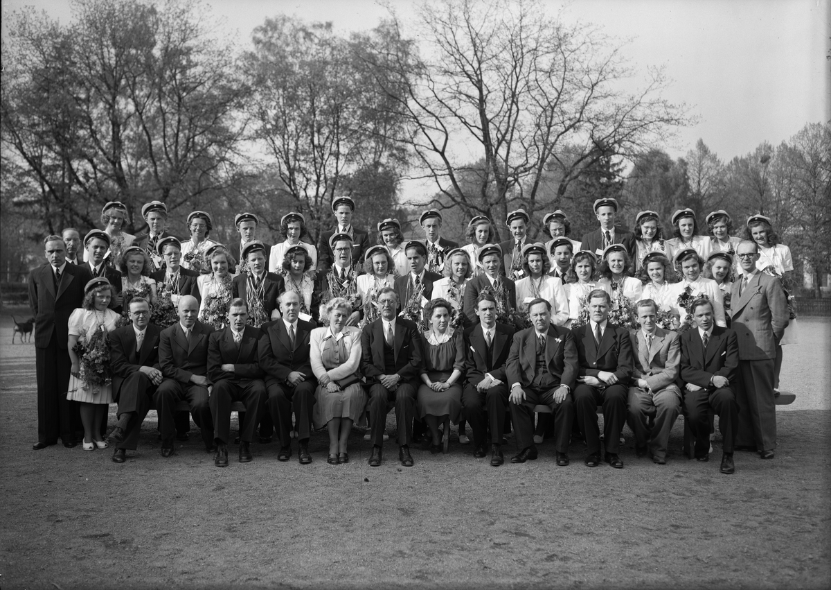 Paul Sandberg, Grupporträtt - studenter och lärare, Uppsala maj 1945