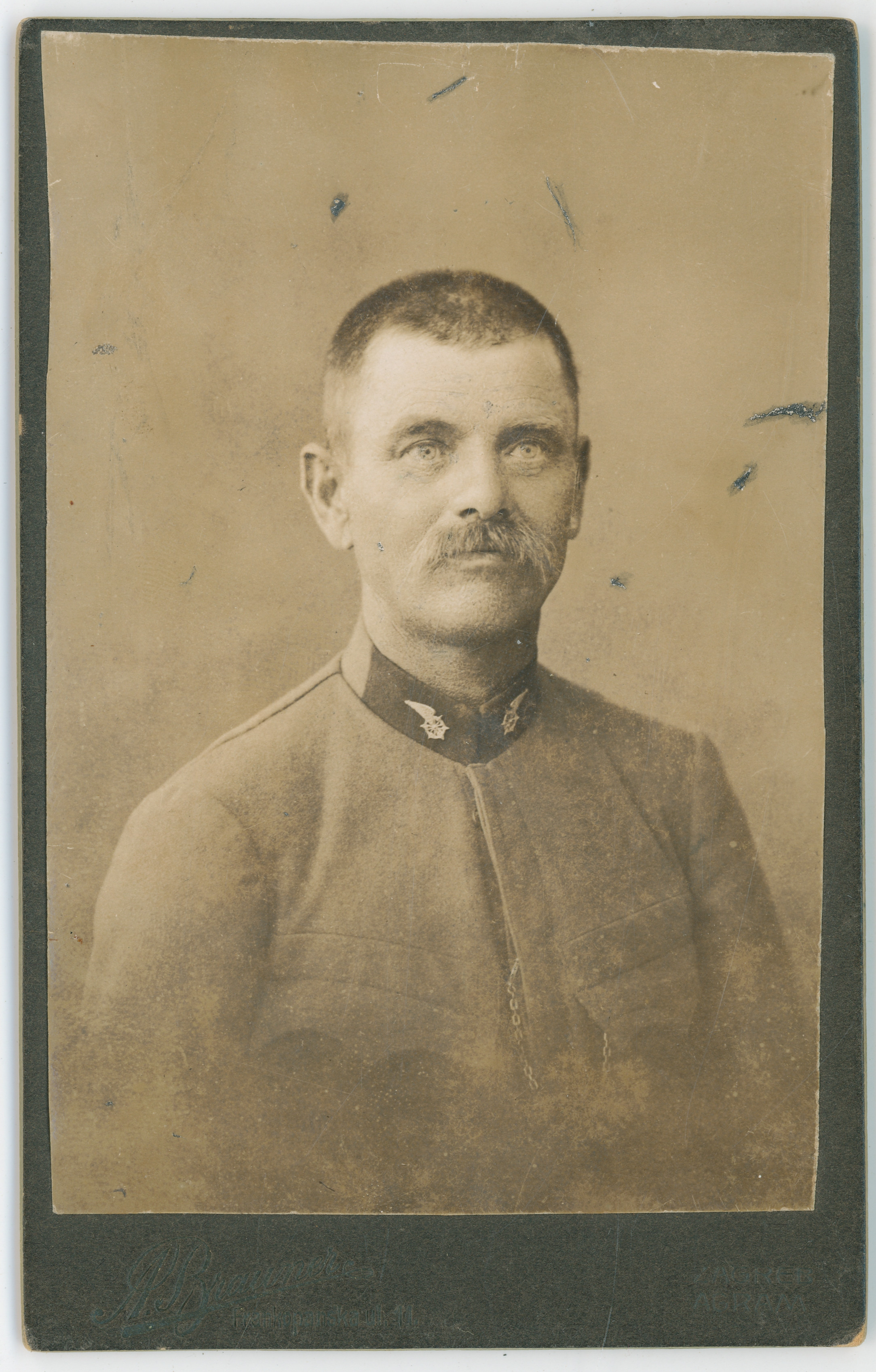 Arnold Brauner, Vojnik s brkovima
