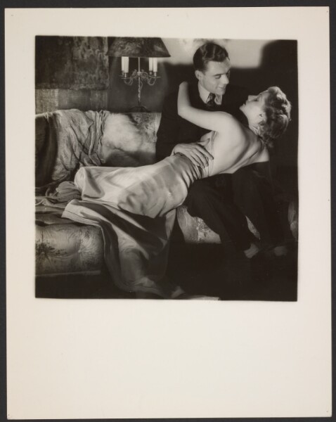 Günther Krampf, [Man and woman embracing]